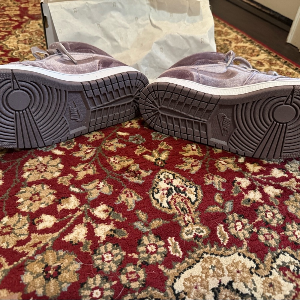 New in box. Air Jordan 1 mid SE. purple smoke size 7 - Picture 4 of 6